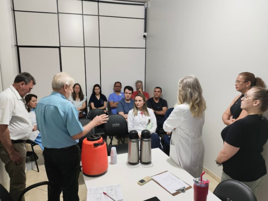 Lari e Roque visitam secretarias de Assistência Social e Saúde